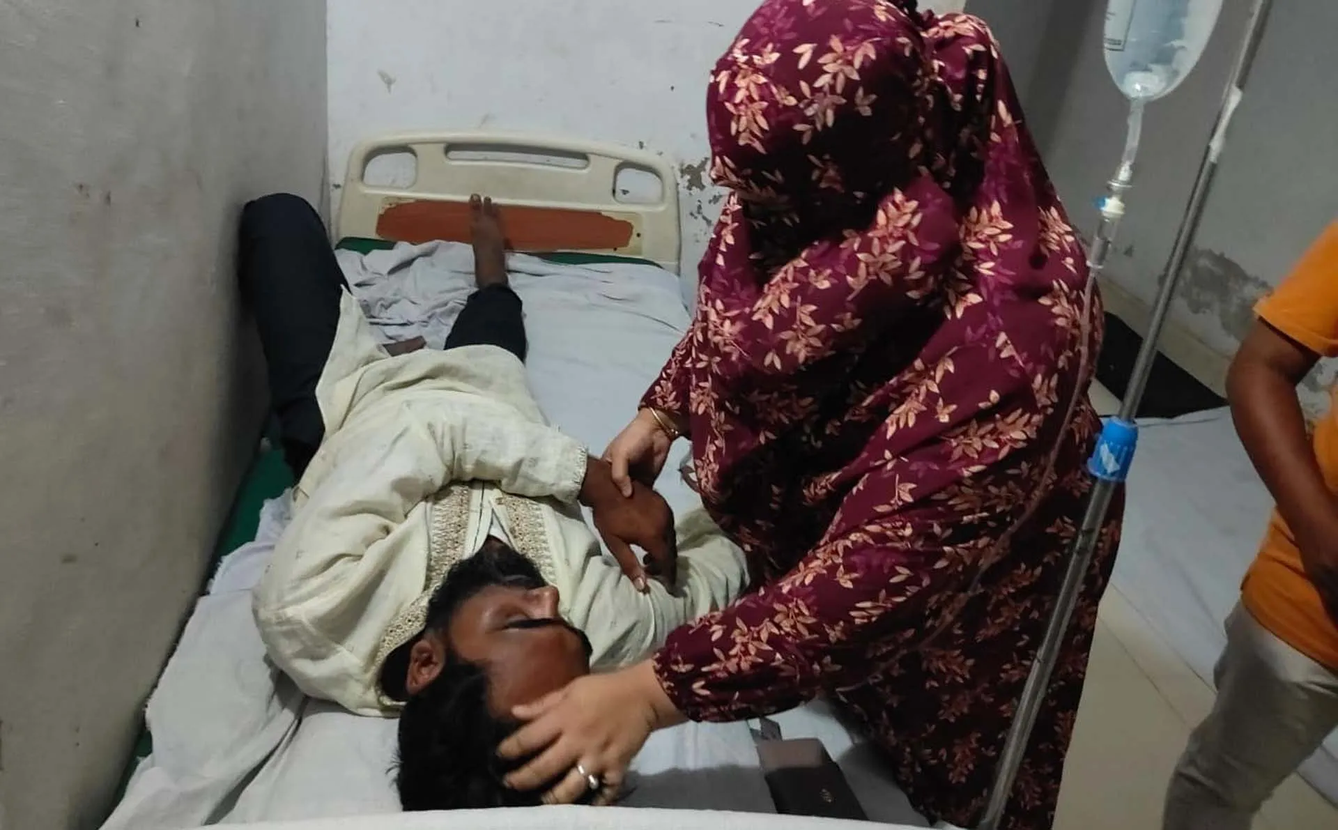 কোটালীপাড়ায় আমার দেশ পত্রিকার সাংবাদিকের উপর হামলা